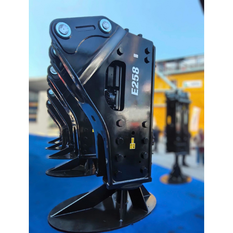 E175 Hydraulic Breaker 35-40T  - Heavy Equipment Breaker recension och pris